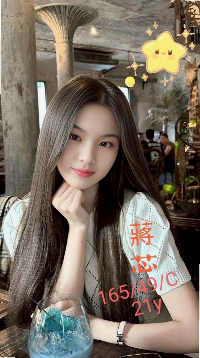 梓官外送茶：莉亚 |高檔尤物|166cm|48kg|C罩杯|23歲|蝴蝶穴 張開粉紅色的 可舔可吸 美腿不錯摸  性感小尤物 美貌與智慧並存 讓人不得不動心