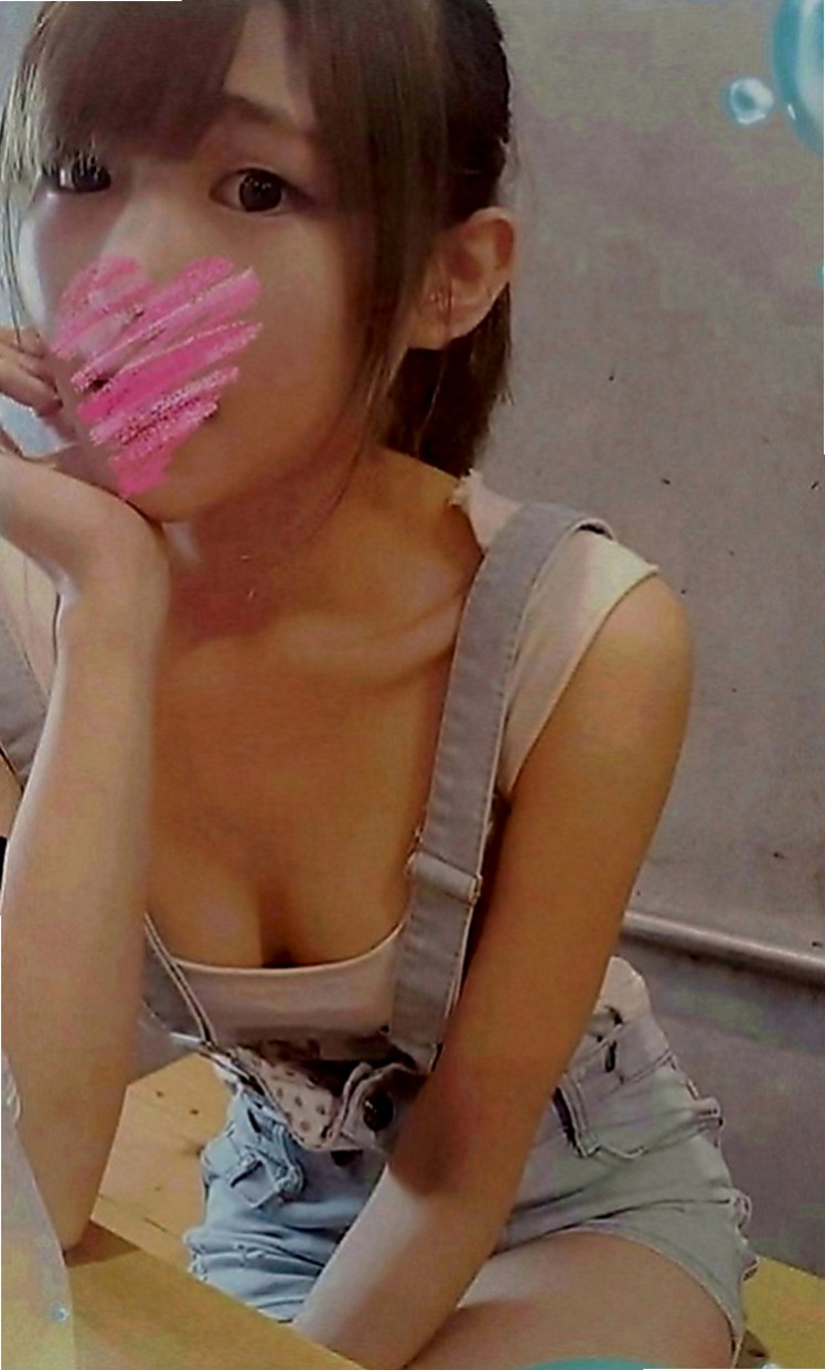 高雄外送茶|美女外送：海藻 |膚白學生妹兼職|168cm|50kg|E罩杯|21歲|的乳房 揉起來軟綿綿的 很漂亮 #外語翻譯小姐姐