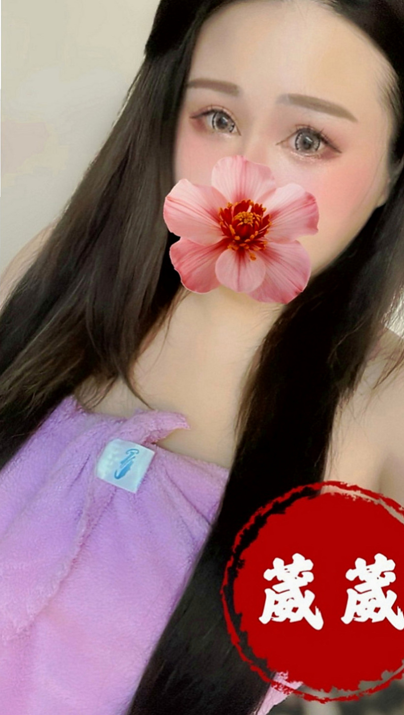 信義找援：萱萱 |騷人妻|166cm|42kg|E罩杯|19歲|活潑搞怪 精力充沛 主動挑逗 想找那種單純愛愛的滿足自己的